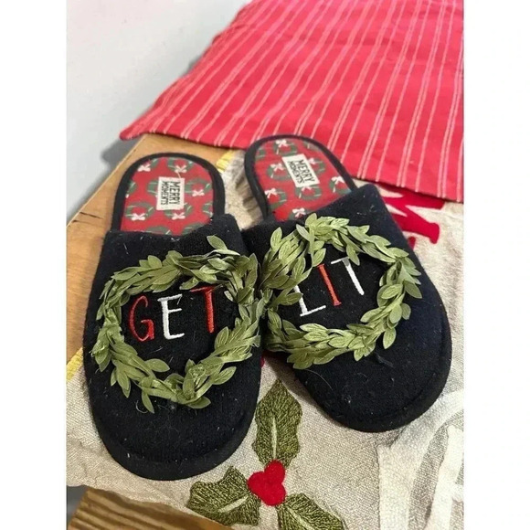 Shoes - Merry Moments GET LIT Slippers Men’s size 7-8, Women’s size 9-10